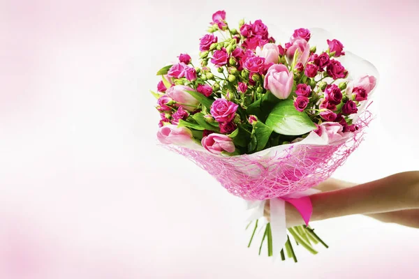 Piękny Bukiet Różowy Dzikich Róż Róż Tulipan Tło — Zdjęcie stockowe