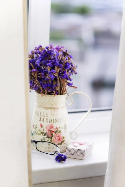 Vintage Ceramic Jug Wildflowers Gift Box Windowsill Background — Stock Photo, Image