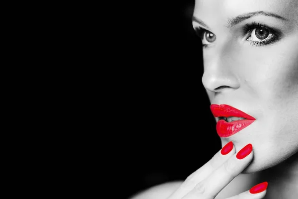 Gezicht Van Een Stijlvol Meisje Met Grote Lippen Close Manicure — Stockfoto