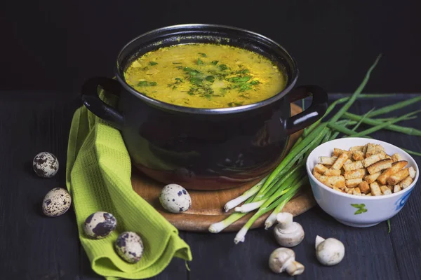 Sartén Con Sopa Queso Con Champiñones Verduras Croutons Sobre Mesa — Foto de Stock