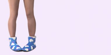 Sıcak kürklü sevimli kadın bacakları Kalpli komik ev terlikleri