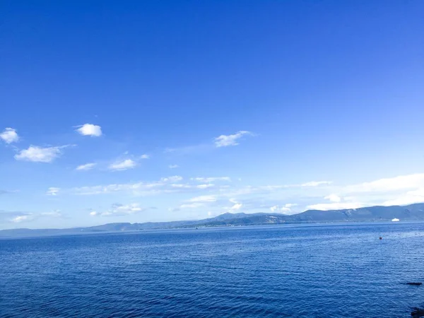 Laut Biru Yunani Pada Hari Musim Panas — Stok Foto