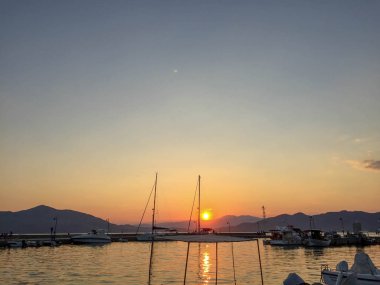 Limanda yaz günbatımı.