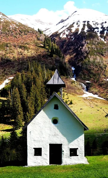 Oratorio Santa Brida Immerso Nella Natura Een Tujetsch Surselva Valle — Stockfoto