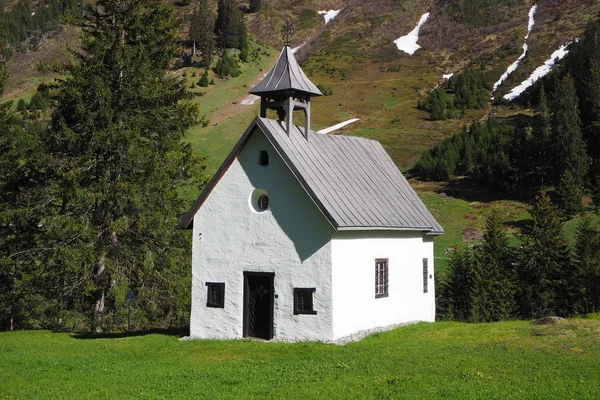 Kapelle Brida Alpsu Dieni Sedrun Oratorium Chiesetta Immersa Nella Natura — Stockfoto