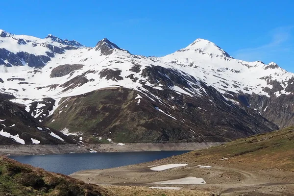 Lago Santa Maria Passo Del Lucomagno Neve Montagne Natura Selvaggia — Stok fotoğraf