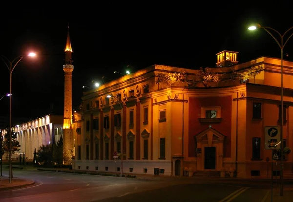 Minaret Moskee Een Straat Het Centrum Van Tirana Albanië — Stockfoto