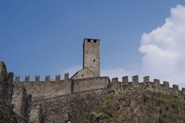 Castelgrande Kalesi ve İsviçre Bellinzona 'daki duvar