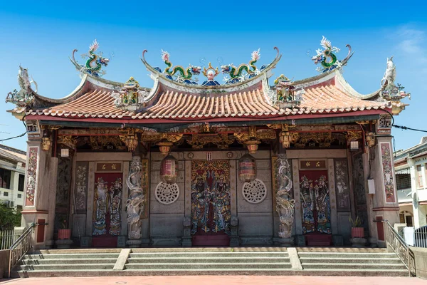 Taipein Kungfutsen temppeli Taipeissa, Taiwan vuodelta 1879 . — kuvapankkivalokuva