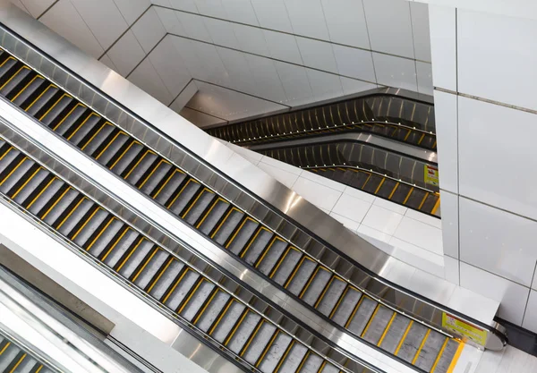 Modern interior design, modern escalators, chrome escalators. Black and White , monochrome, abstract artistic view. Modern art. Steel design. Architecture. — Stock Photo, Image