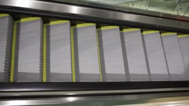 Close-up shot of empty moving staircase running up and down. Modern escalator stairs, which moves indoor. — Stock Video