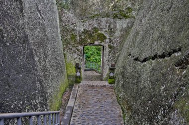 Bulutlar Eski Kermen antik mağara köyde mağara kapıdan