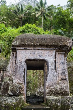 Bulutlar Eski Kermen antik mağara köyde mağara kapıdan