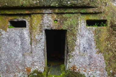 Bulutlar Eski Kermen antik mağara köyde mağara kapıdan