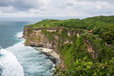 Endonezya 'nın Bali kentindeki Uluwatu uçurumunun manzarası.