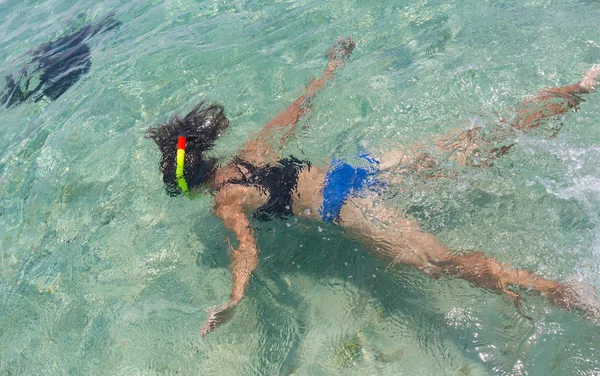 Aerial view of young woman in bright bikini is swimming in the transparent, blue sea. Top view of slim woman floating on the water of Andaman sea. Khai Nok island, Phuket, Thailand. — Stock Photo, Image