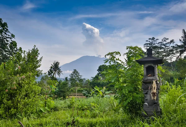 Agung-bergen från Lempuyang templet i Bali — Stockfoto