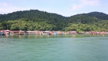 Denize mesafe ticari balıkçı teknesi.