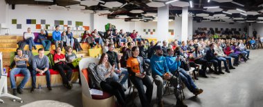 Almatı, Kazakistan - 11 Aralık 2018: Spor takvimi üzerinde 11 Aralık 2018 sunuya bir konferansta Almatı'gelecek yıl için çok kimliği belirsiz kişi geldi.