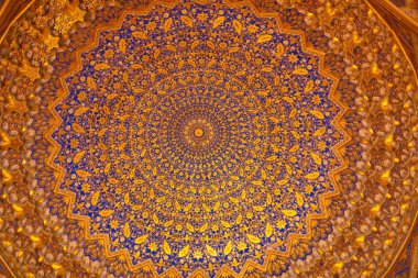 Mescid-i Aksa'nın iç görünümü, Kudüs. 691 yılında, Hz. Muhammed'in bir melek üzerinde cennete yükseldiği yerde inşa edilmiş