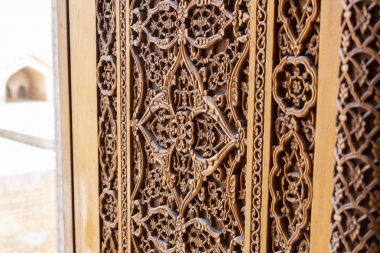 Arka plan bir ağaç üzerinde desenli. İplik desenleri. Süs desenleri.