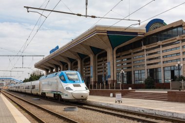 Buhara, Özbekistan: yüksek hızlı afrosiyob tren ve tren istasyonu. 24 Mart 2019