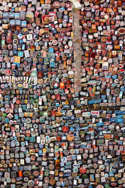 Sovyetler Birliği döneminde vintage özgün rozetleri kümesi. Metal rozetleri Rusya. Arka plan metal eski simgeleri çok. Vintage simgelerin büyük bir koleksiyon. Rozetleri topluluğu.