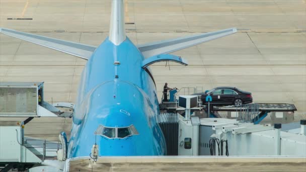 Voiture Débarquée Boeing 747 Avion Ligne Aérogare Pendant Nettoyage Préparation — Video