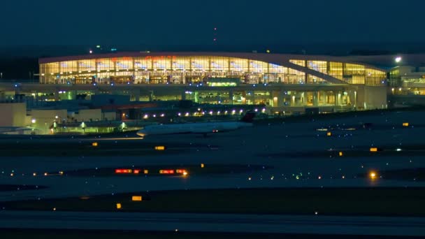 Terminal Internacional Aeroporto Atlanta Visto Campo Aéreo Durante Noite Noite — Vídeo de Stock