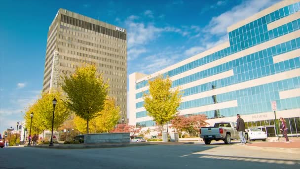 Asheville City Center Durante Otoño Con Edificios Monumento Vance Con — Vídeo de stock