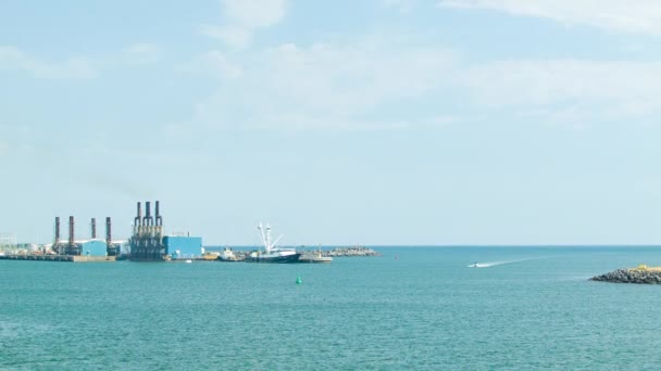 在中美洲海港的阳光明媚的日子 奎察尔 盖塔马拉港入口宽拍摄 — 图库视频影像