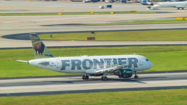 Frontier Airlines Airbus A320 Mit Einem Büffel Heck Bei Der — Stockvideo