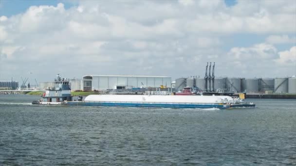 Barcaza Container Boat Transit Canal Buques Houston Cerca Planta Refinería — Vídeos de Stock