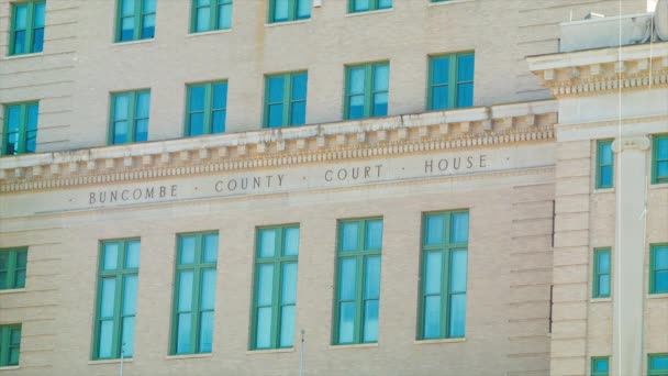アッシュビルのダウンタウンにあるバンコム郡裁判所の外観 — ストック動画