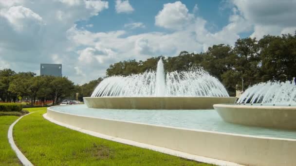 Fontoma Parku Hermann Park Slunečného Dne Houstonu Vysílání Okolní Dopravou — Stock video