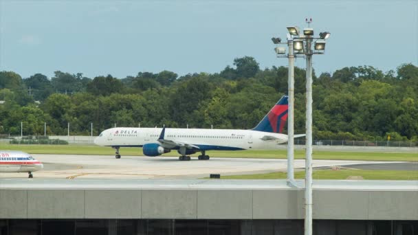 Delta Airlines Boeing 757 251 Starting Leaving New Orleans Louis — стоковое видео