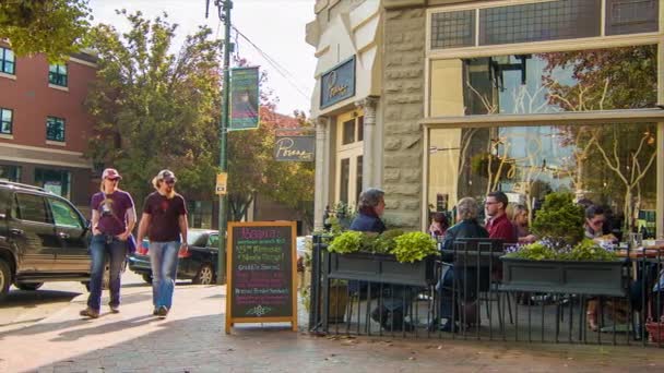 Şehir Asheville Posana Cafe Bir Dış Görünüm Oturma Yürüyüş Nsanlar — Stok video