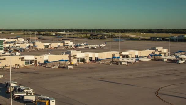 Close Pan Timelapse Tijdens Zonsondergang Poorten Van Terminal George Bush — Stockvideo