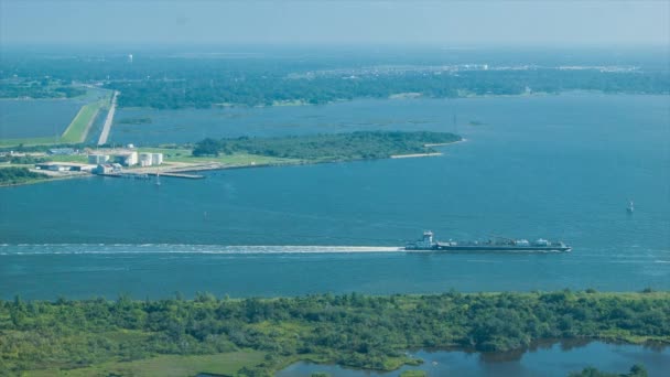 Barge Passeren Houston Ship Channel Gezien Vanaf Het Observatiedek Toren — Stockvideo