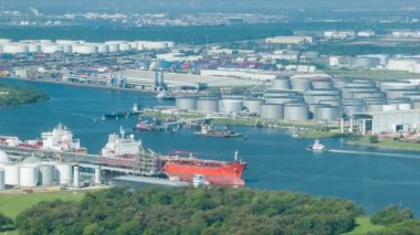 Houston Tx Enerji Üretim Rafinerileri ile Gemi Kanalı petrol konteyner gemileri Texas Tesisleri'nde Docked featuring karşı