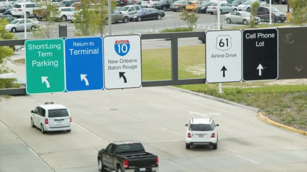 Крупный План Движения Оставив Луи Армстронг Новый Орлеан Международный Аэропорт — стоковое видео