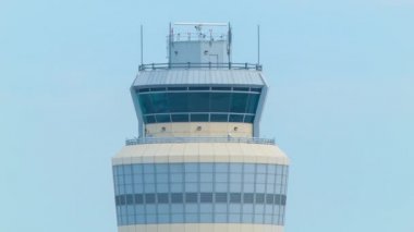 Hartsfield-Jackson Atlanta Uluslararası Havaalanı'ndaki Hava Trafik Kontrol Kulesi'nin yakın çekimi