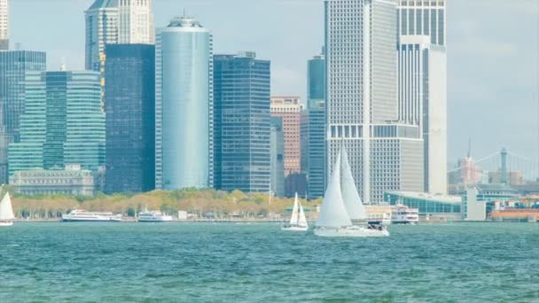 Barca Vela Navigare Sul Fiume Hudson Oltre Downtown Manhattan New — Video Stock