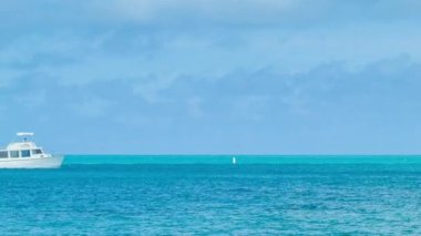 Bermuda Tropikal Sular Crossing Beyaz Scuba Dalış Tekne Crossing
