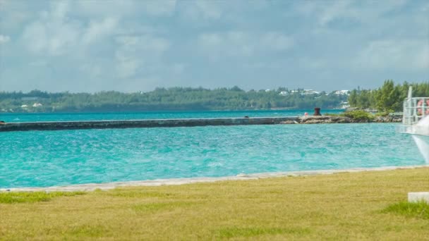 Паромная Лодка Бермудских Островах Привозит Пассажиров Круизного Судна Города Гамильтон — стоковое видео