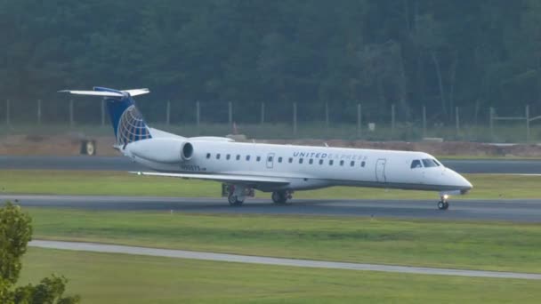 Těsně Letadlem United Express Airlines Jet Oblastním Letišti Asheville Blue — Stock video