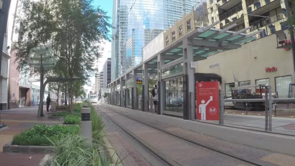 Houston Texas Metrorail Light Rail Stasyonu Ana Cadde Downtown Tren — Stok video