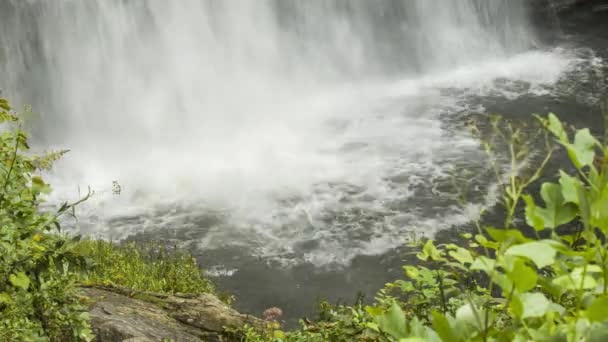 Close Waterfall Looking Glass Falls Splashing Pool Blue Ridge Mountains — Stock Video