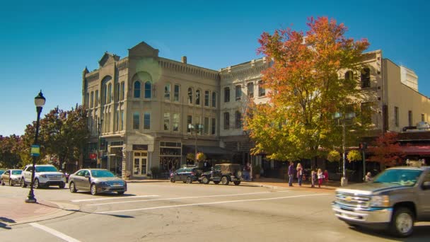 Ulica Restauracji Kawiarni Przez Downtown Asheville Słoneczny Dzień Jesienią Jesiennych — Wideo stockowe