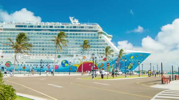Norweski Breakaway Statek Wycieczkowy Norwegian Cruise Line Zadokowany Bermudach King — Wideo stockowe